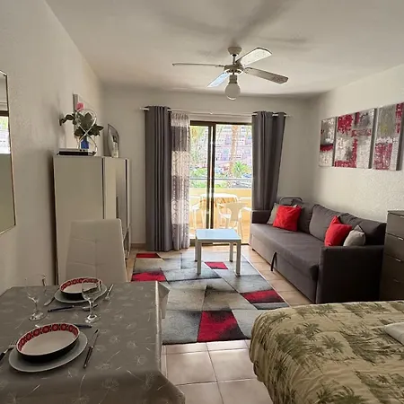 Castle Harbour 402 *