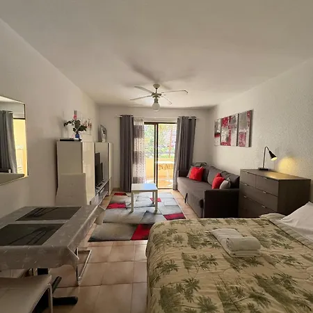 Castle Harbour 402 *