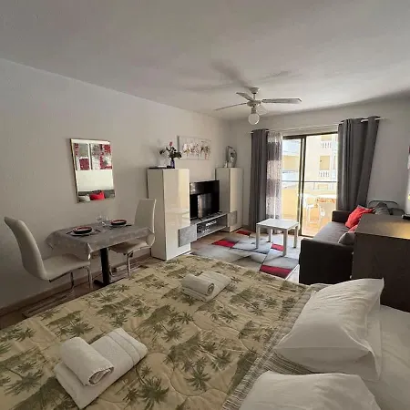 Castle Harbour 402 宾馆 *