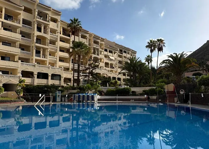 Апартаменты Castle Harbour 402